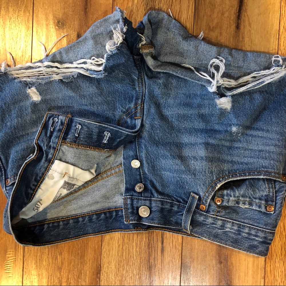 Levi Shorts! - Picture 3 of 7